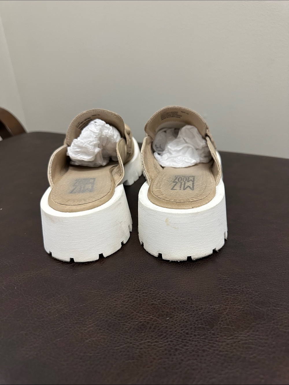 Sz 38⭐️Like New Miz Mooz Vann Cream Leather Chunky Mules. Fits Larger. See Pics - Picture 6 of 12